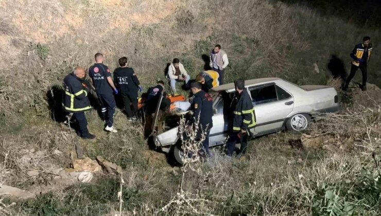Adıyaman’da Otomobil Şarampole Yuvarlandı: 3 Yaralı