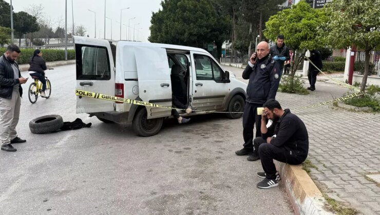 Adliyeye birlikte gittiği arkadaşını, döndüğünde araçta ölü buldu