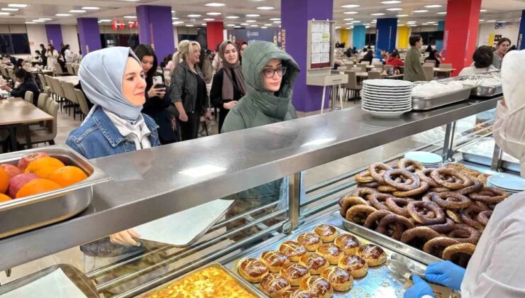 Bakan Göktaş, KYK Kız Yurdu’nda Öğrencilerle Sahur Yaptı