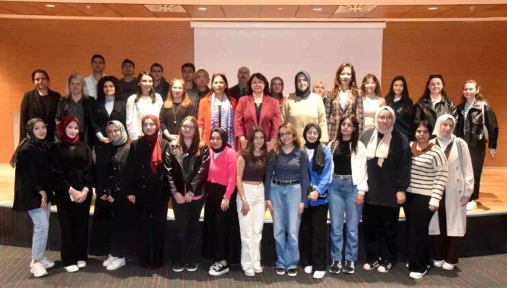 Düzce Üniversitesi’nde ‘Yönetimde Kadın: Deneyim Paylaşımı’ Programı Düzenlendi
