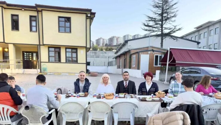 Eskişehir’de Çocuklar için Özel İftar Programı Düzenlendi
