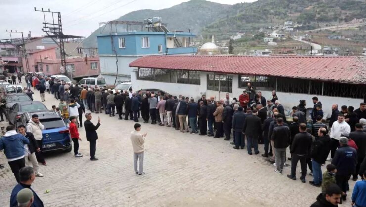 Hatay’da 500 Yıllık Bayramlaşma Geleneği Devam Ediyor