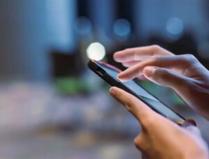 İsveç’te okullarda akıllı telefonlar yasaklandı