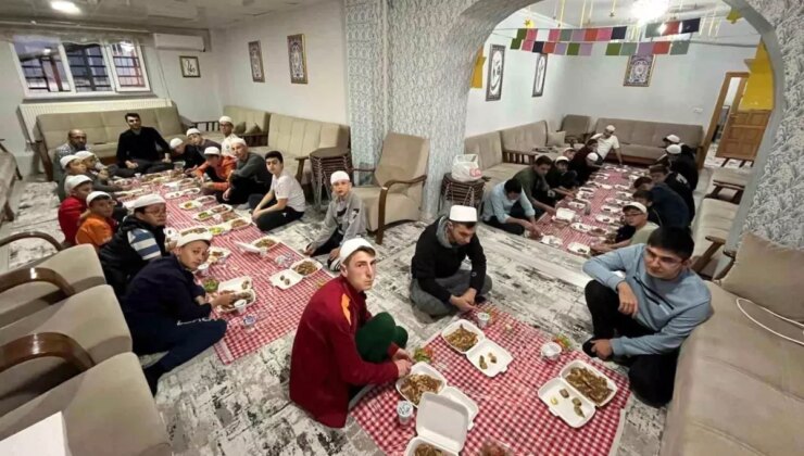 Kaymakam Bahar, Gençlerle İftar Programında Bir Araya Geldi