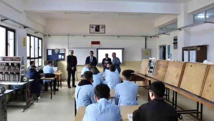 Kaymakam Kılıç, Nilüfer Hatun Meslek Lisesi’ni Ziyaret Etti