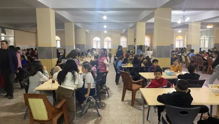 Konya’da 340 Çocuğa İftar Yemeği Verildi