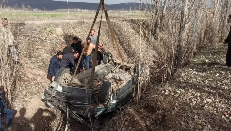 Konya’da Trafik Kazası: Sürücü Takla Atan Araç Altında Sıkıştı