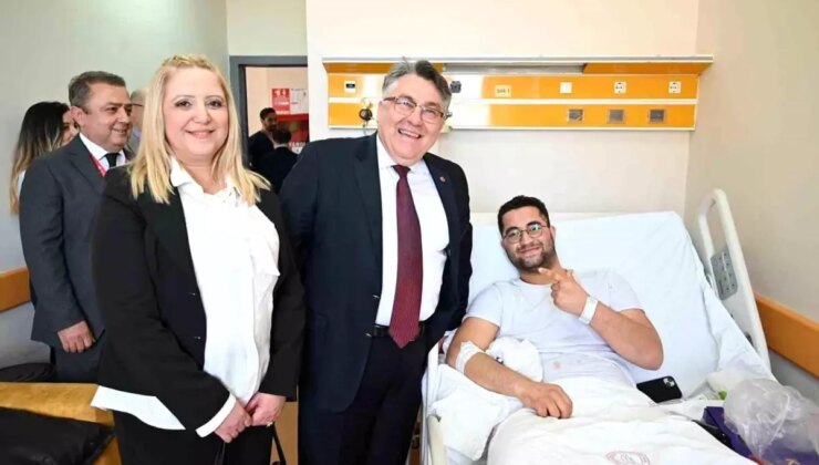 Rektör Özölçer, Hastanede Bayram Ziyareti Gerçekleştirdi