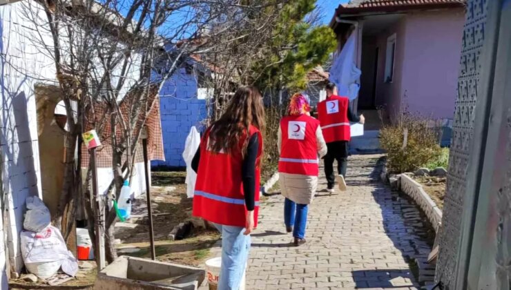Türk Kızılay Ramazan Kolilerini İhtiyaç Sahiplerine Ulaştırdı