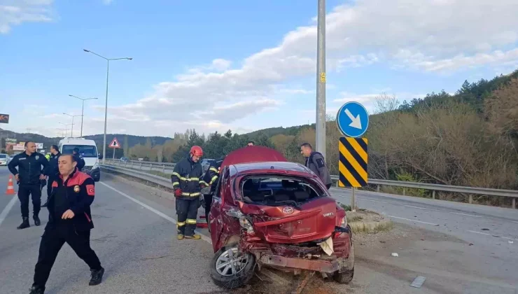 Çorum’da İki Otomobil Çarpıştı, 3 Yaralı