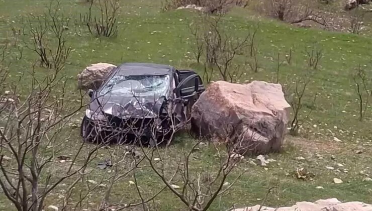 Diyarbakır’da Lastiği Patlayan Otomobil Devrildi, Sürücü Yaralandı