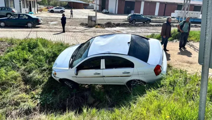 Çorum’da Menfeze Düşen Otomobilin Sürücüsü Yaralandı