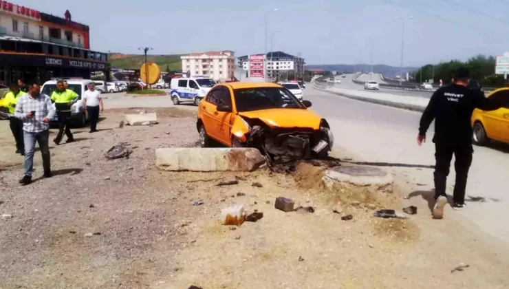 Kırıkkale’de Ticari Taksi Beton Bariyere Çarptı: İki Yaralı