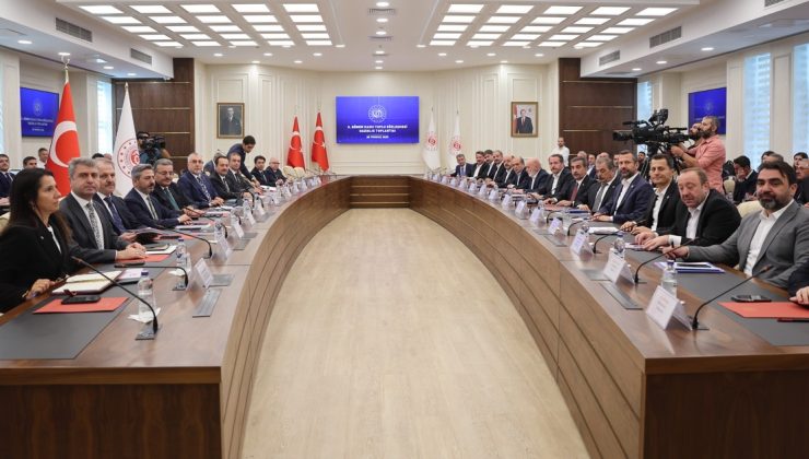 Bakan Işıkhan: Emekçinin sesi olmaya devam edeceğiz