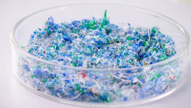İnsanlar, günde on binlerce mikroplastik parçacığı soluyor olabilir