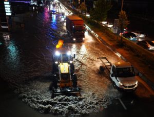 Ankara’da sağanak yağış sele neden oldu