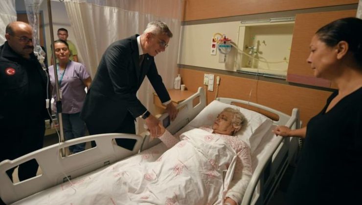 Bakan Memişoğlu, Balıkesir depreminde yaralanan vatandaşları ziyaret etti
