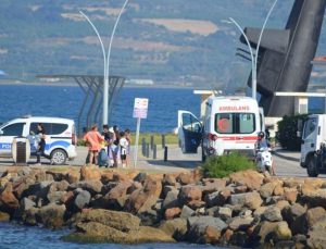 Çanakkale’de iskeleden düşen genç boğulma tehlikesi geçirdi