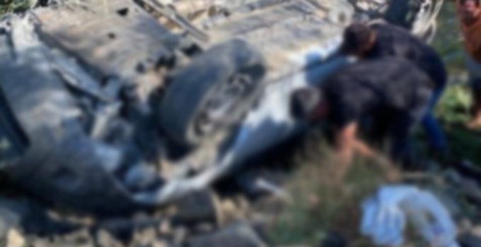 Erzincan’da otomobil devrildi: 2’si çocuk 6 yaralı