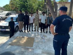 İzmir’de 83 düzensiz göçmen yakalandı