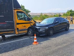 Kafa kafaya çarpıştılar: 2’si çocuk 6 yaralı