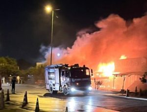 Kartal’da balıkçı barınağında yangın: 5 iş yeri hasar gördü