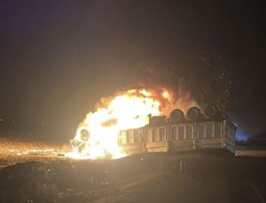 Mardin’de devrilen TIR alev aldı; sürücü yanarak öldü