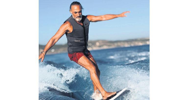 Selim Bayraktar'dan sörf şov