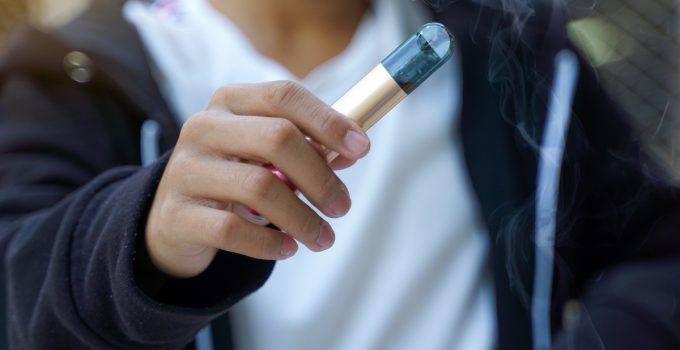 “Yeni nesil salgın” olarak adlandırılan e-sigara sonuçlarıyla korkutuyor