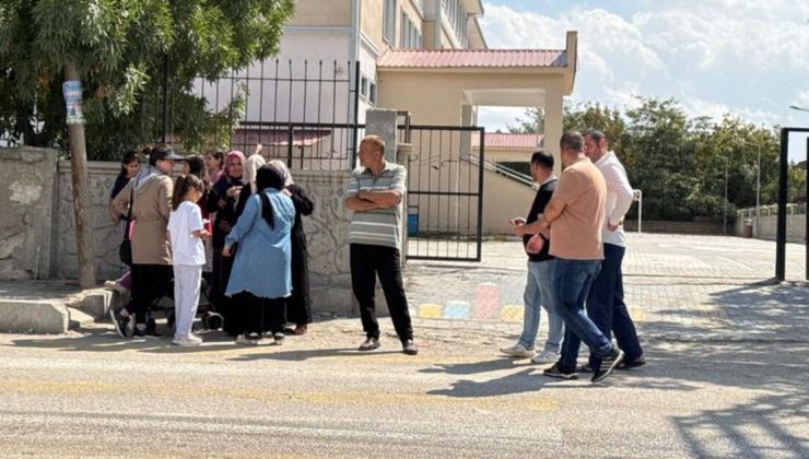 2 öğretmen okulda bıçaklandı!