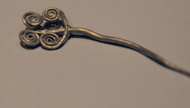 4 bin 500 yıllık altın broş bulundu