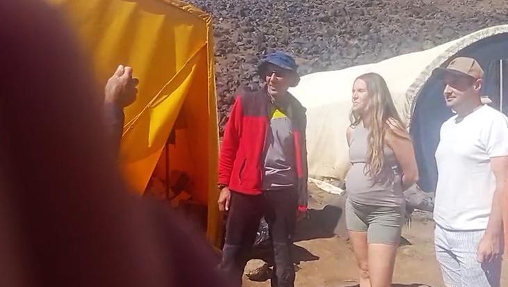 7 aylık hamile turist Ağrı Dağı’na tırmanıyor! Cesaretiyle şaşırttı