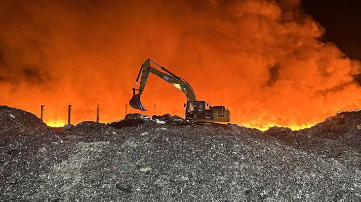 Adana'da geri dönüşüm fabrikasının bahçesinde çıkan yangın kontrol altında