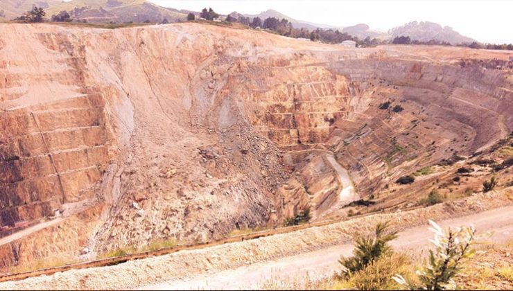 Altın madeninde göçük: 100’den fazla ölü