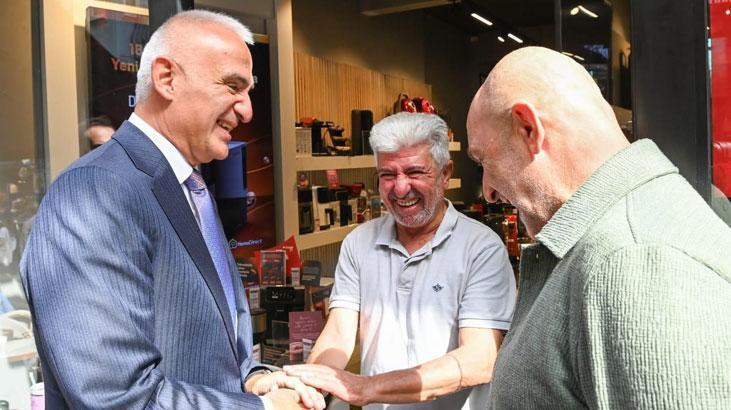 Bakan Ersoy Beyoğlu'nda vatandaşlarla buluştu