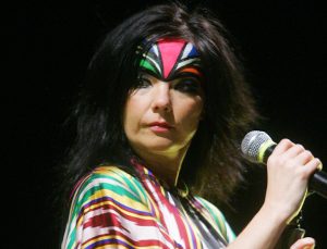 Björk, şarkılarına İsrail’den erişilmesini engelledi
