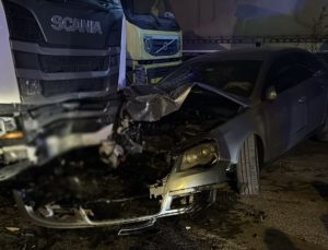 Bolu’da otomobil, park halindeki araçlara çarptı: 4 ağır yaralı