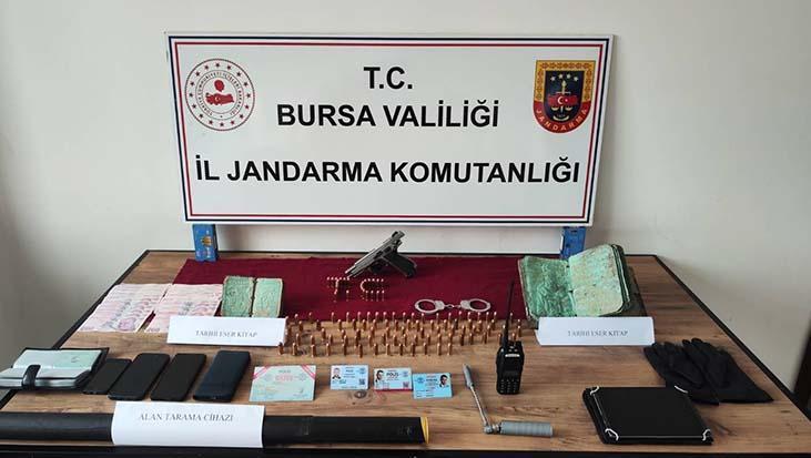 Bursa İnegöl’de sahte basın kartları ve silah ele geçirildi