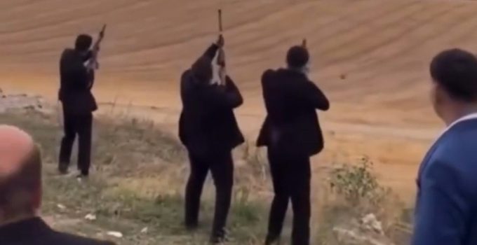 Bursa’da düğünde kaydedildi! Tepki çeken görüntünün ardından gözaltına alındılar!