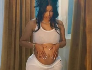 Cardi B’den kalça estetiği itirafı: Üç ay yataktan çıkmadım