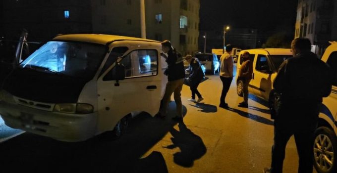 Dur ihtarına uymadı! Kaçarken polise çarptı