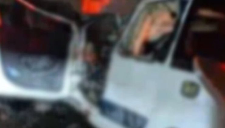 Hafif ticari araç, kamyona arkadan çarptı: 2 ölü, 1 yaralı
