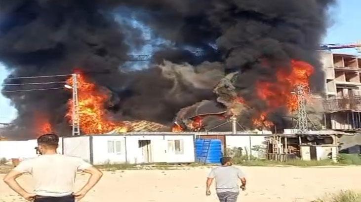 Hatay'da feci yangın! İşçilerin kaldığı konteynerlerdeki yangın söndürüldü