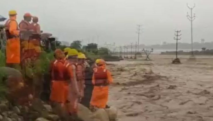 Hindistan’da sel ve toprak kayması: 15 ölü, 16 kayıp