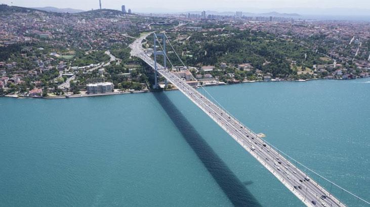 İstanbul Boğazı'nda gemi trafiği askıya alındı