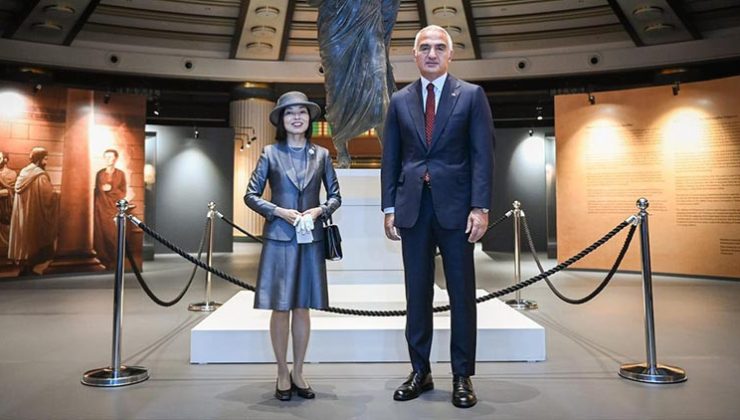 Japon prensesten anlamlı jest: Tırnağındaki detay dikkat çekti