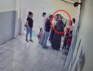 Kadın öğretmene okulda tokat kamerada!