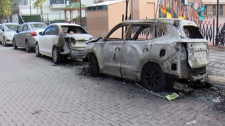 Para vermeyen kardeşine kızınca 3 aracı yaktı! O anlar kamerada