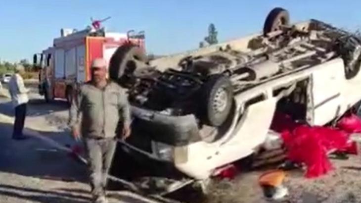 Şanlıurfa'da tarım işçilerini taşıyan minibüs devrildi! 20 yaralı