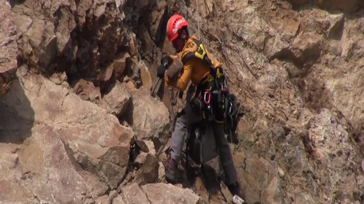 Selin izlerinin sarıldığı Artvin'de dağcıların 'Riskli kaya' avı